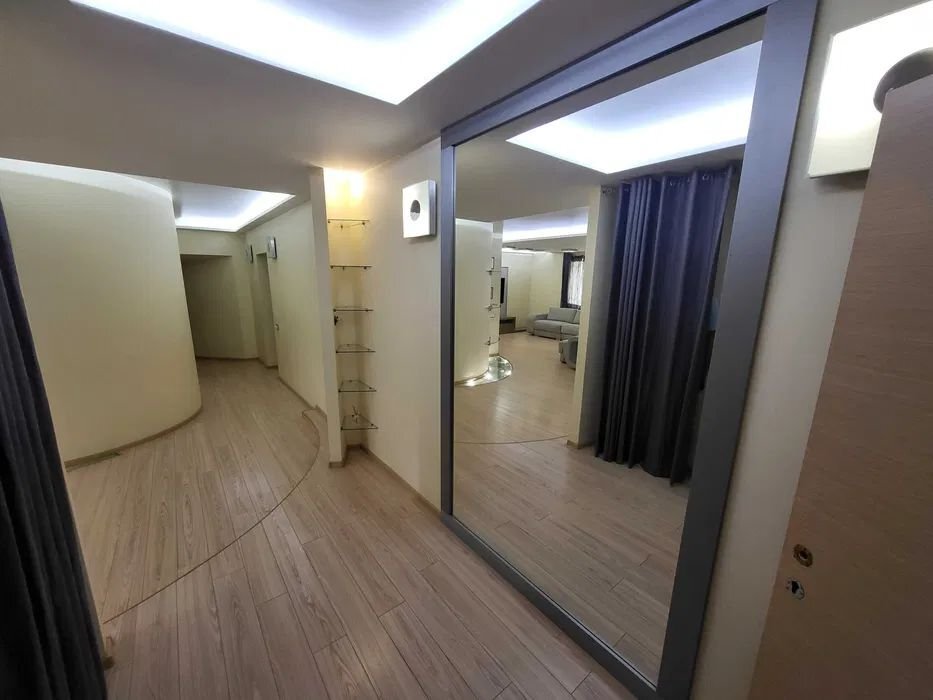 Оренда 3-кімнатної квартири 170 м², Вузівська вул., 5