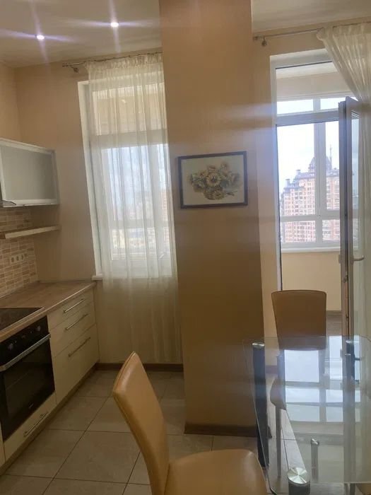 Аренда 2-комнатной квартиры 95 м², Евгения Коновальца ул., 44А