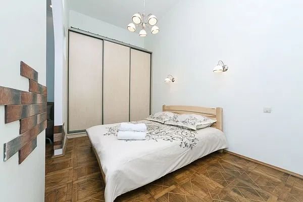 Аренда 2-комнатной квартиры 60 м², Десятинная ул., 1/3