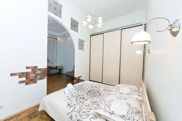 Аренда 2-комнатной квартиры 60 м², Десятинная ул., 1/3