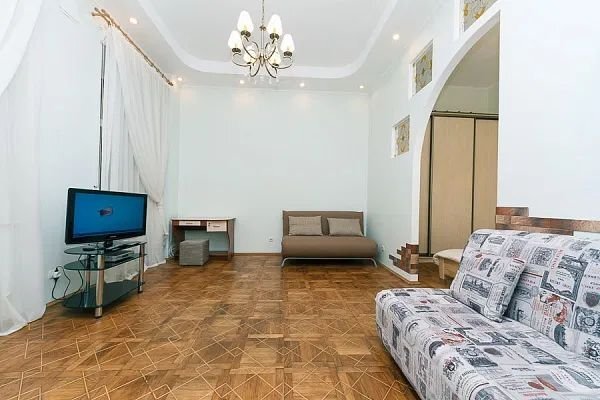 Аренда 2-комнатной квартиры 60 м², Десятинная ул., 1/3