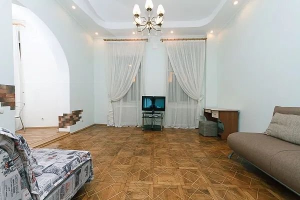 Оренда 2-кімнатної квартири 60 м², Десятинна вул., 1/3