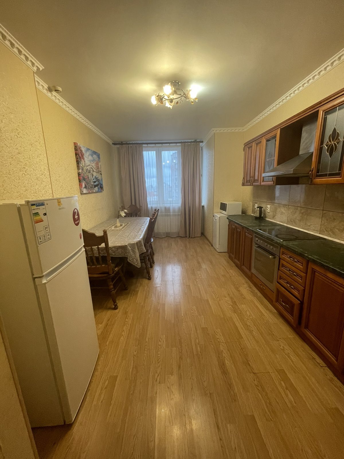Оренда 4-кімнатної квартири 138 м², Срібнокільська вул., 1