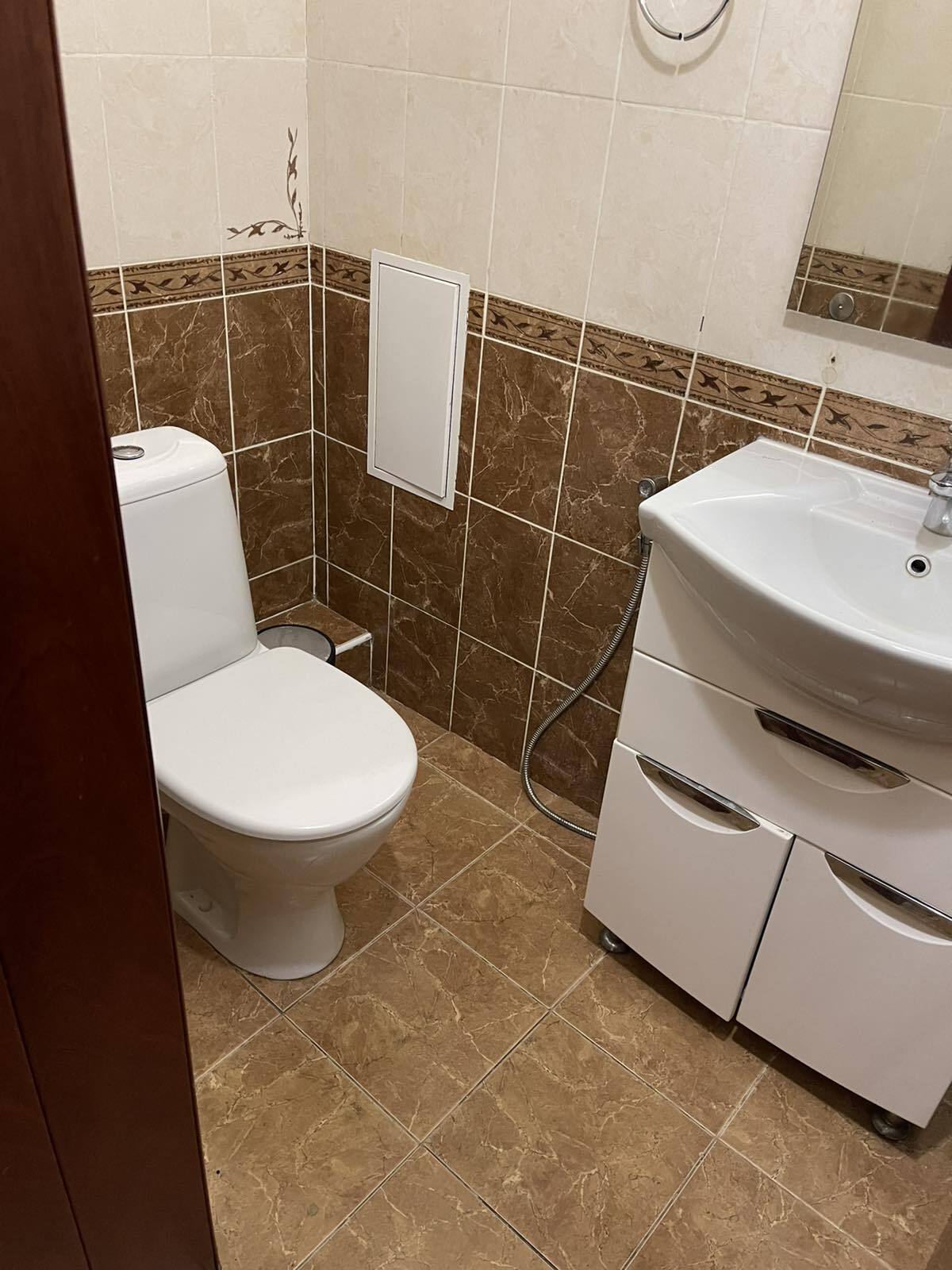 Оренда 4-кімнатної квартири 138 м², Срібнокільська вул., 1