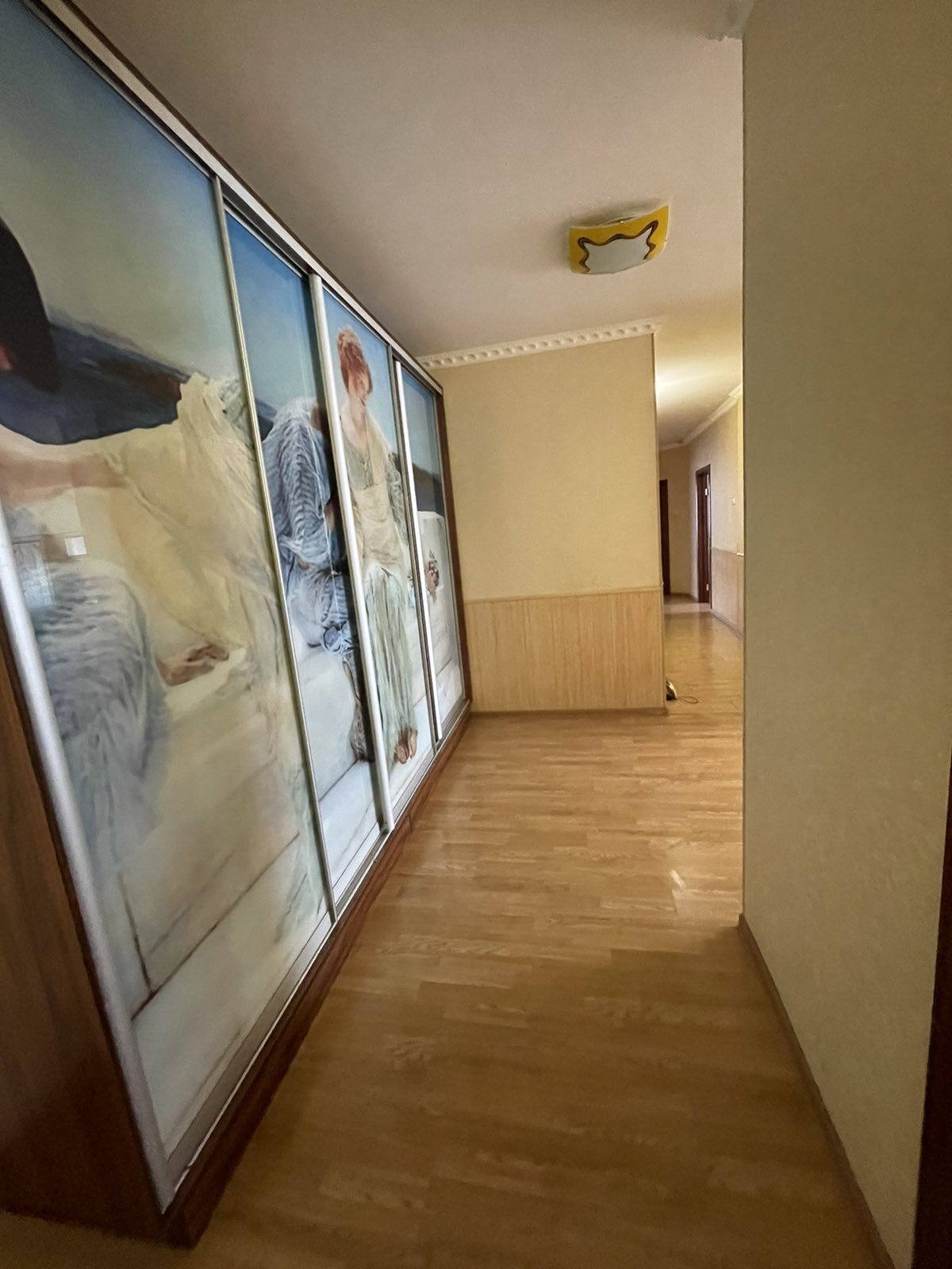 Оренда 4-кімнатної квартири 138 м², Срібнокільська вул., 1
