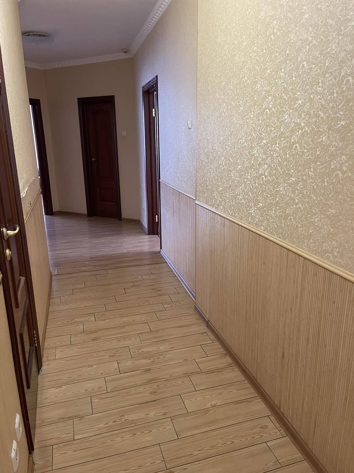 Оренда 4-кімнатної квартири 138 м², Срібнокільська вул., 1