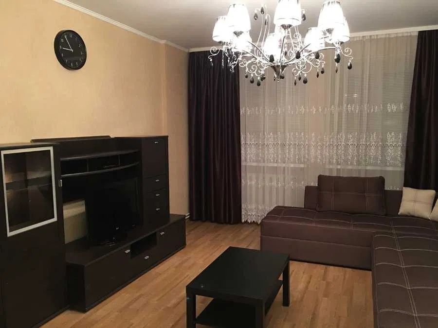 Оренда 3-кімнатної квартири 115 м², Анни Ахматової вул., 13Д