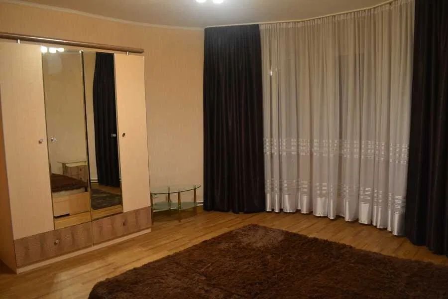 Оренда 3-кімнатної квартири 115 м², Анни Ахматової вул., 13Д