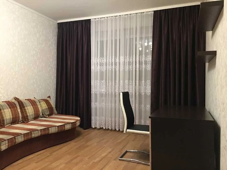 Оренда 3-кімнатної квартири 115 м², Анни Ахматової вул., 13Д