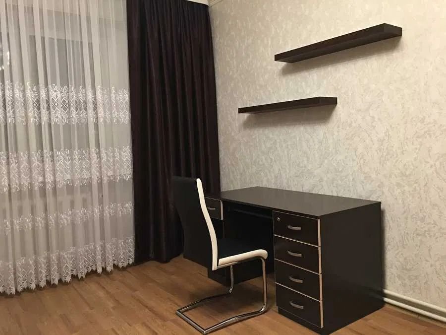 Оренда 3-кімнатної квартири 115 м², Анни Ахматової вул., 13Д