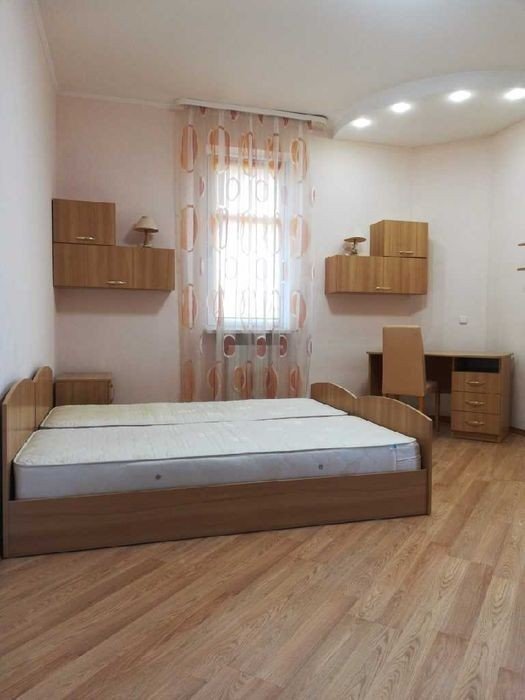 Аренда 3-комнатной квартиры 125 м², Евгения Коновальца ул., 32Б