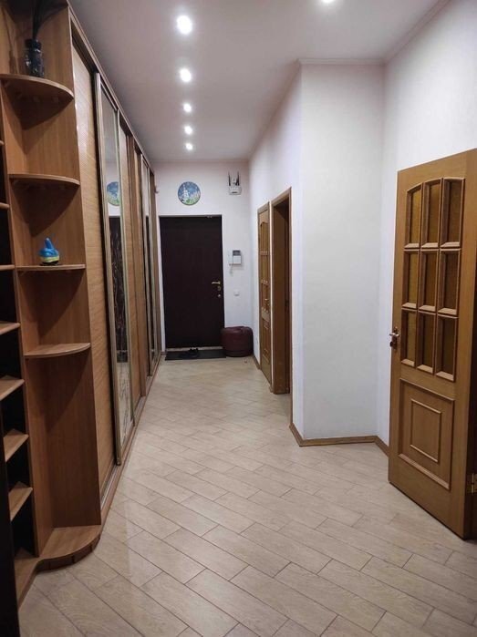 Аренда 3-комнатной квартиры 125 м², Евгения Коновальца ул., 32Б