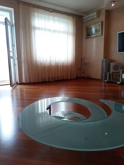 Аренда 3-комнатной квартиры 135 м², Евгения Коновальца ул., 36Б
