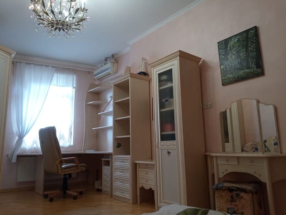 Аренда 3-комнатной квартиры 135 м², Евгения Коновальца ул., 36Б