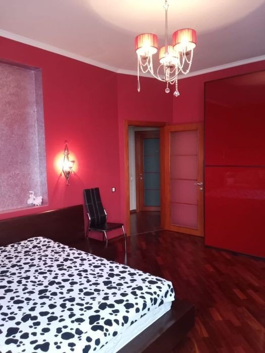 Аренда 3-комнатной квартиры 135 м², Евгения Коновальца ул., 36Б