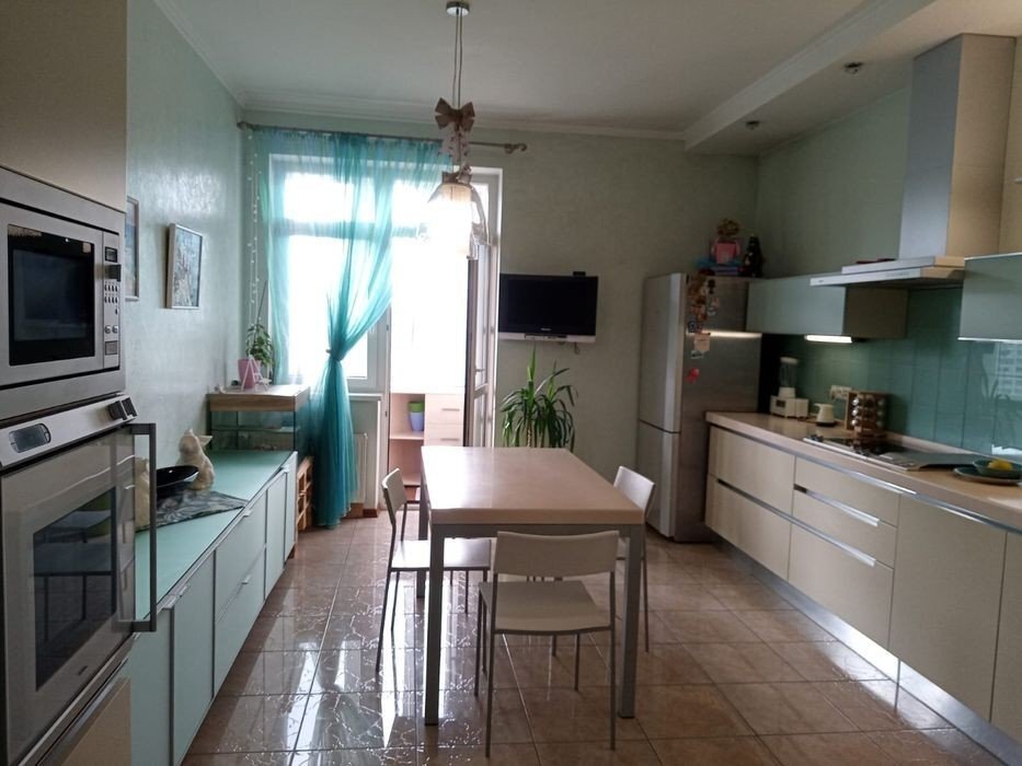 Аренда 3-комнатной квартиры 135 м², Евгения Коновальца ул., 36Б