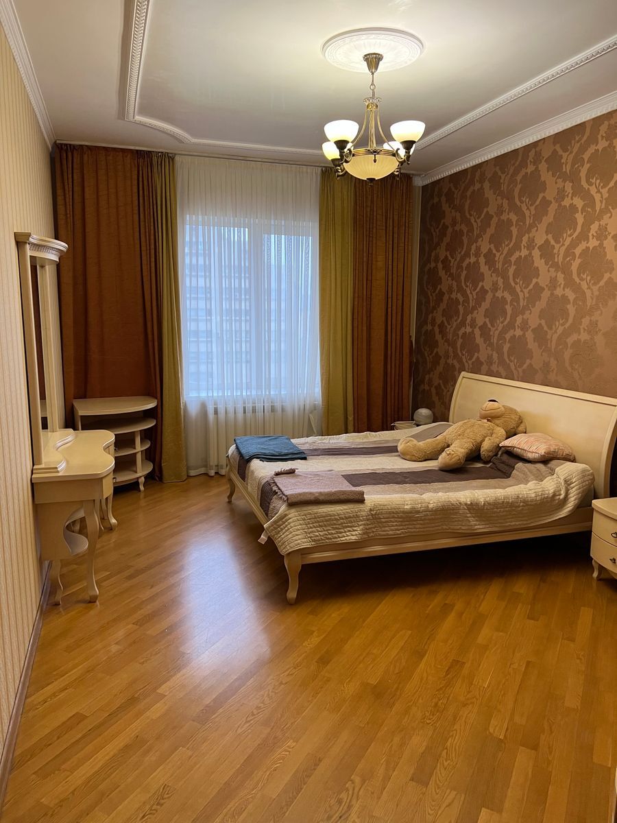 Оренда 2-кімнатної квартири 88 м², Дмитрівська вул., 69