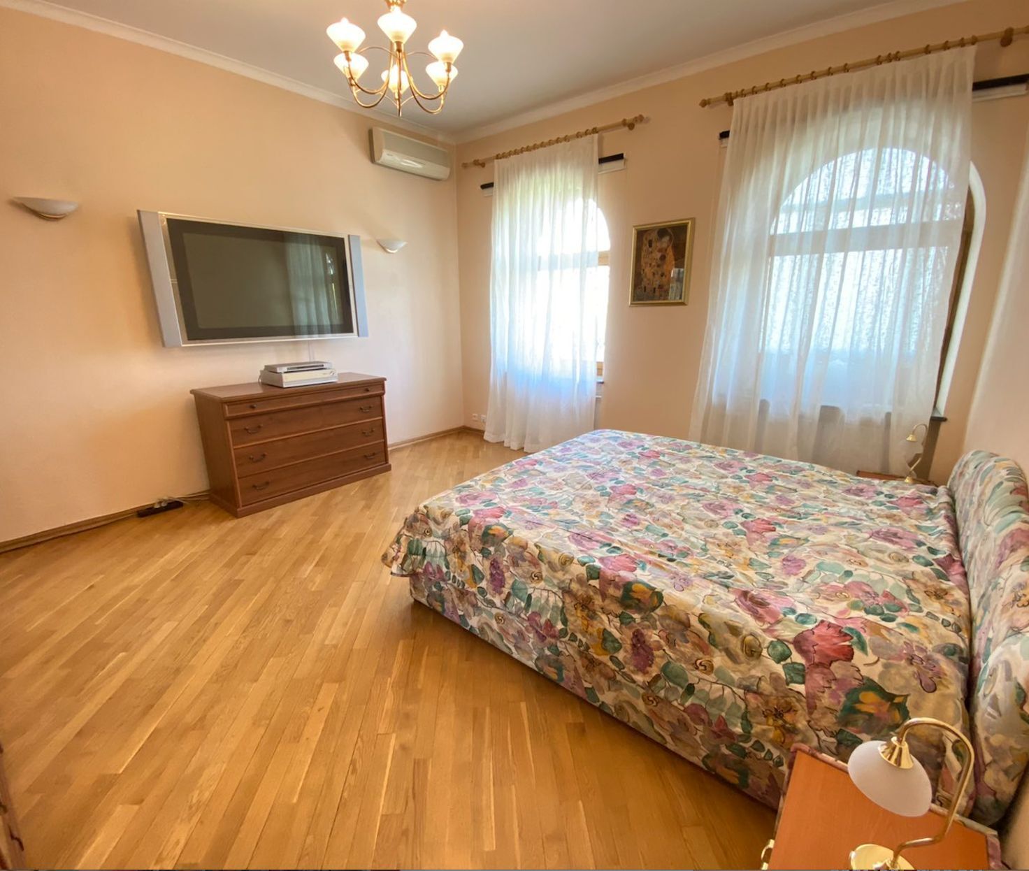 Оренда 4-кімнатної квартири 175 м², Льва Толстого вул., 25