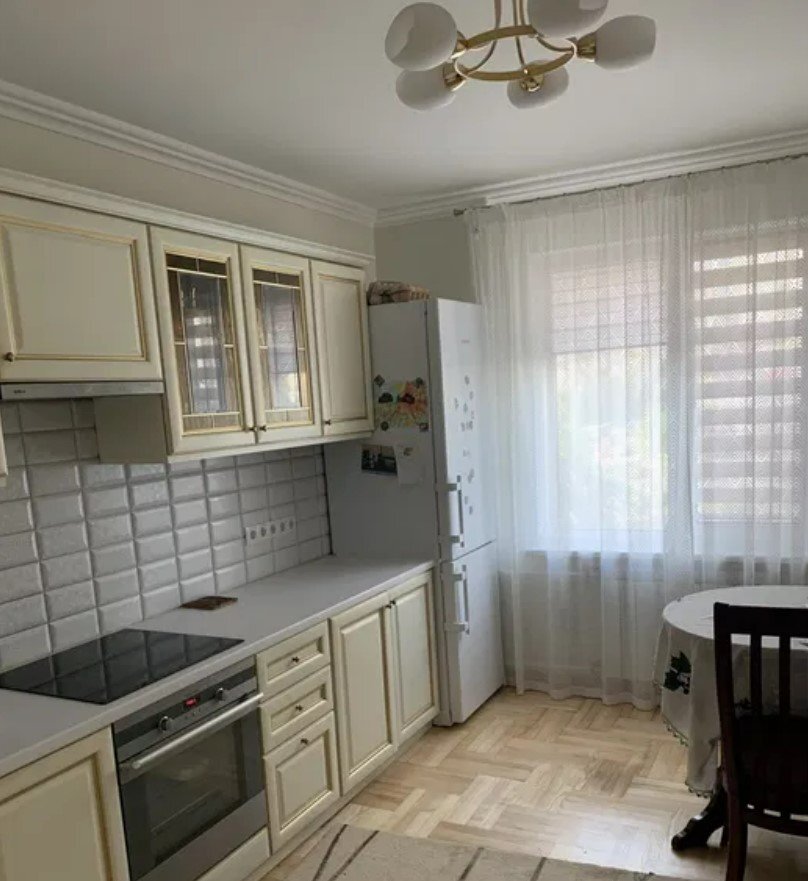 Оренда 3-кімнатної квартири 90 м², Анни Ахматової вул., 37