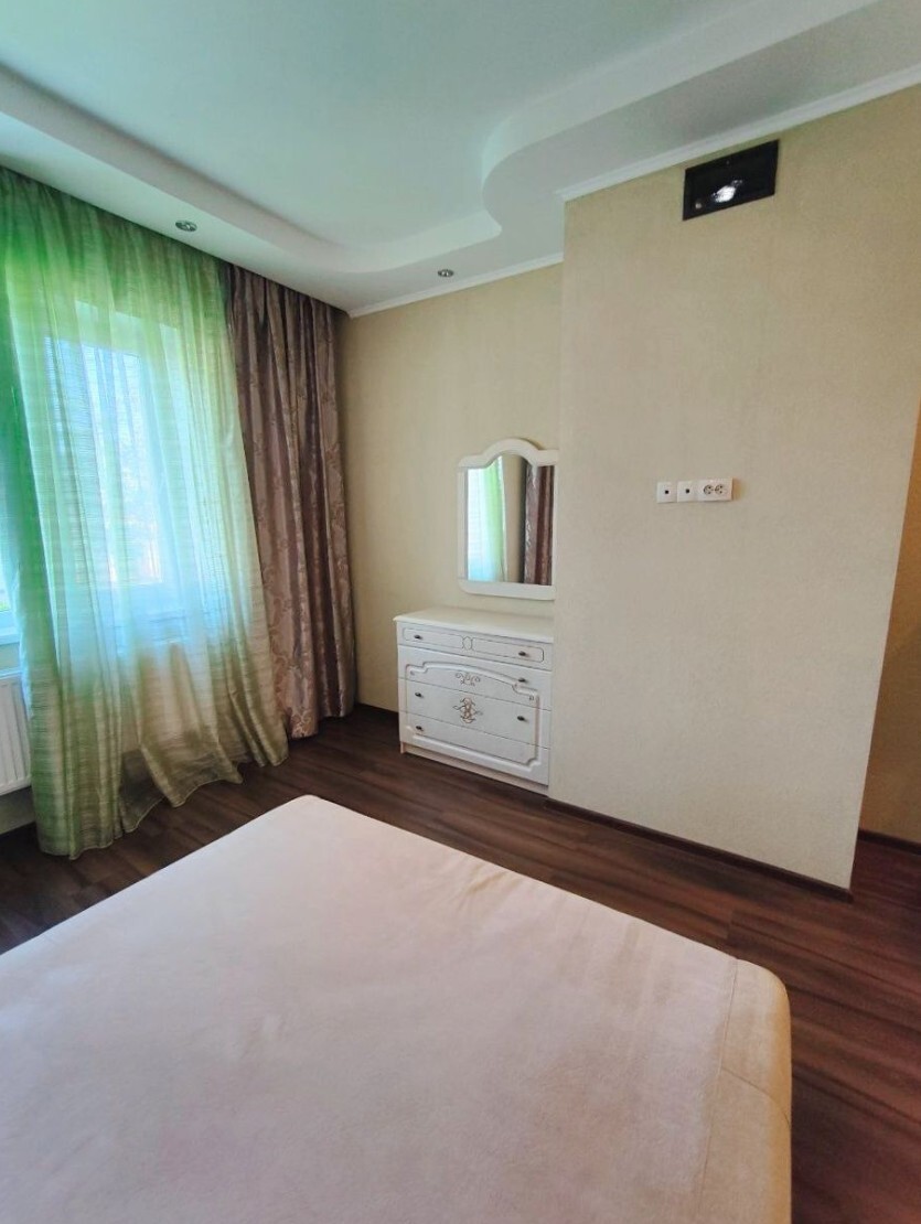 Оренда котеджу 200 м², Орхідейна вул.