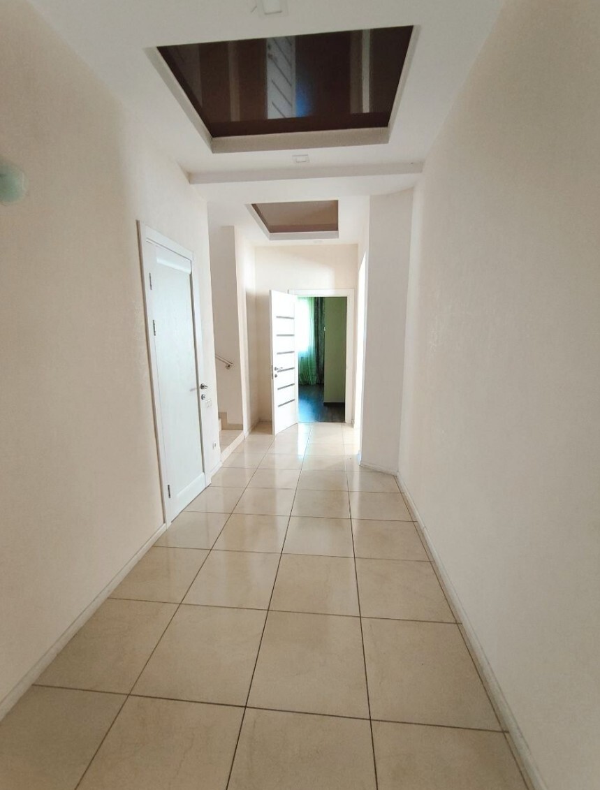 Оренда котеджу 200 м², Орхідейна вул.