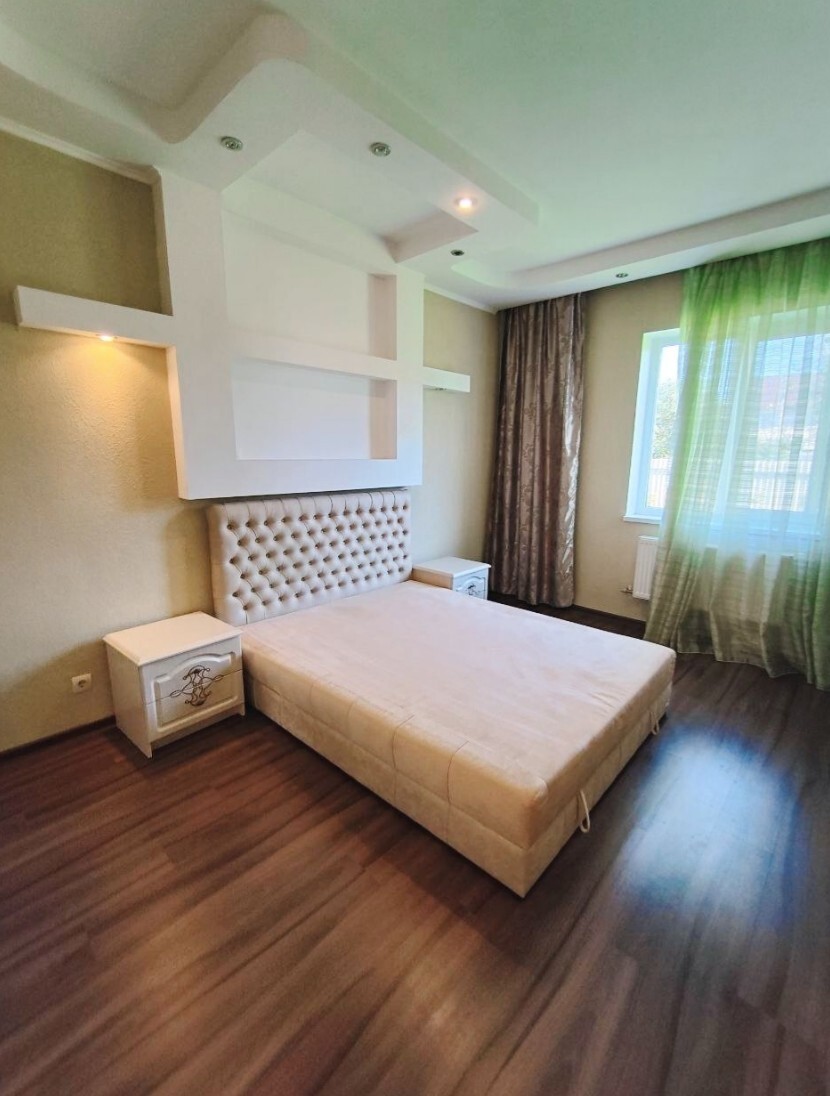 Оренда котеджу 200 м², Орхідейна вул.