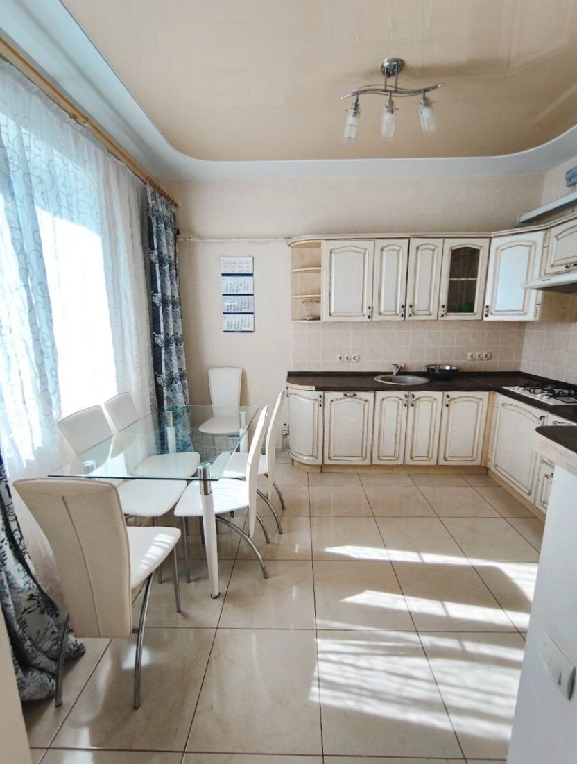 Оренда котеджу 200 м², Орхідейна вул.