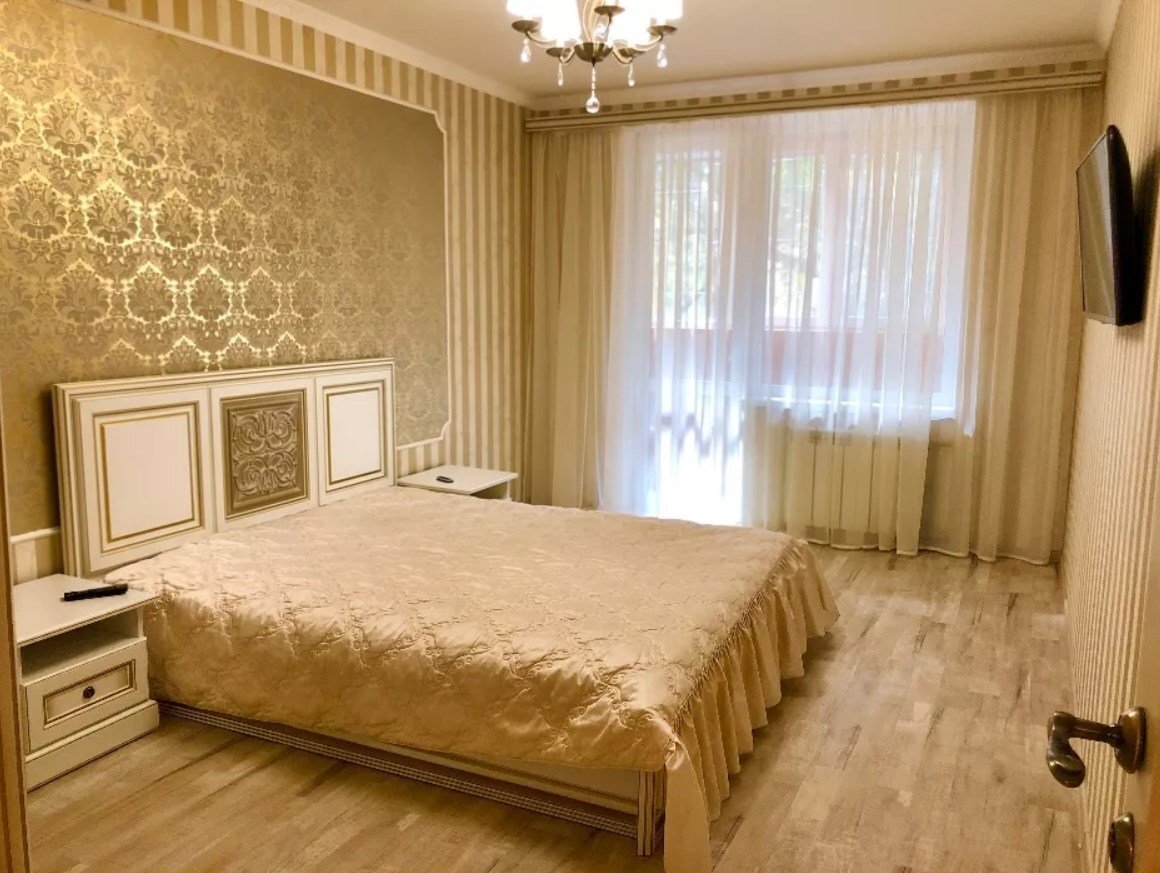 Оренда 3-кімнатної квартири 70 м², Валентинівська вул., 26