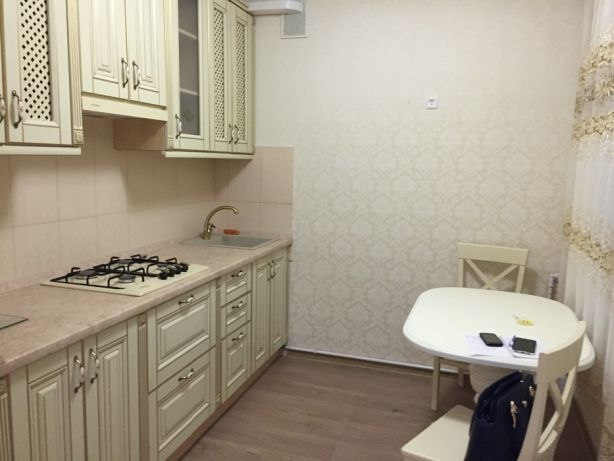 Оренда 3-кімнатної квартири 70 м², Валентинівська вул., 26