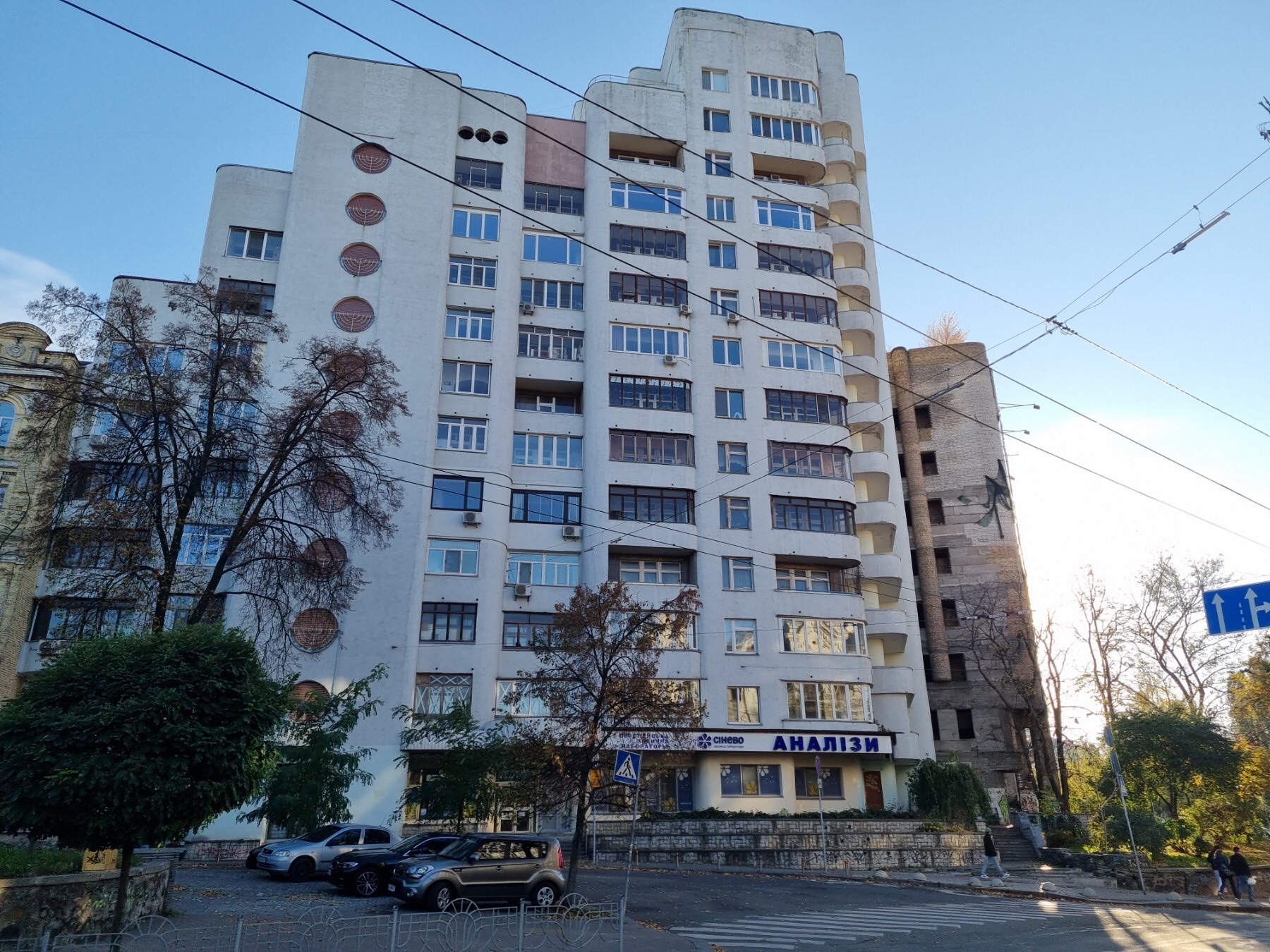 Продаж 4-кімнатної квартири 115 м²