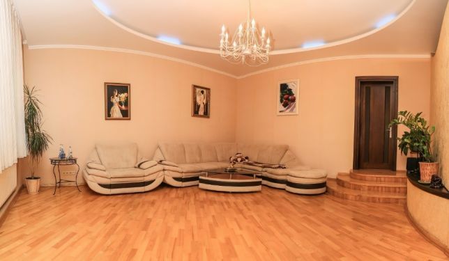 Оренда будинку 250 м², Столєтова вул.