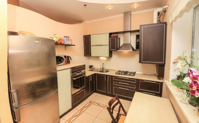 Оренда будинку 250 м², Столєтова вул.