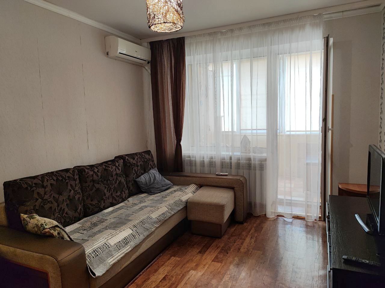 Оренда 2-кімнатної квартири 50 м², Центральна (Лівобережний) вул.