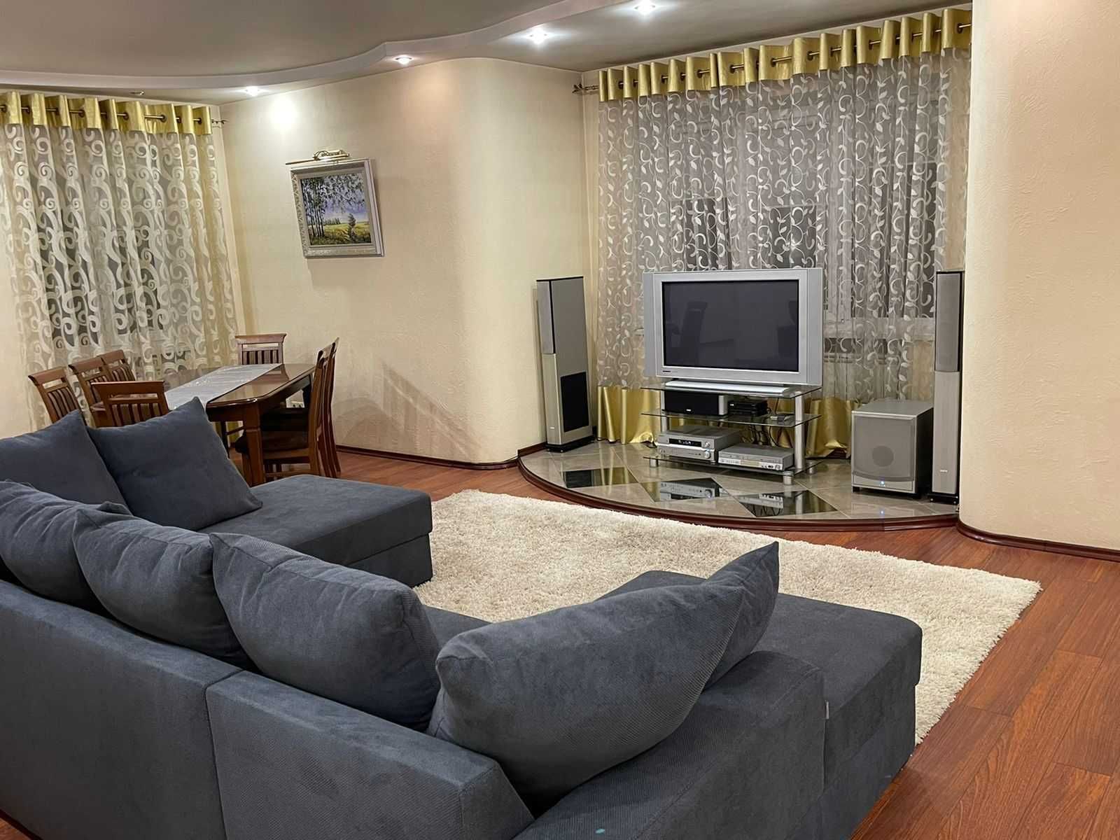 Аренда дома 300 м², Русановская наб.