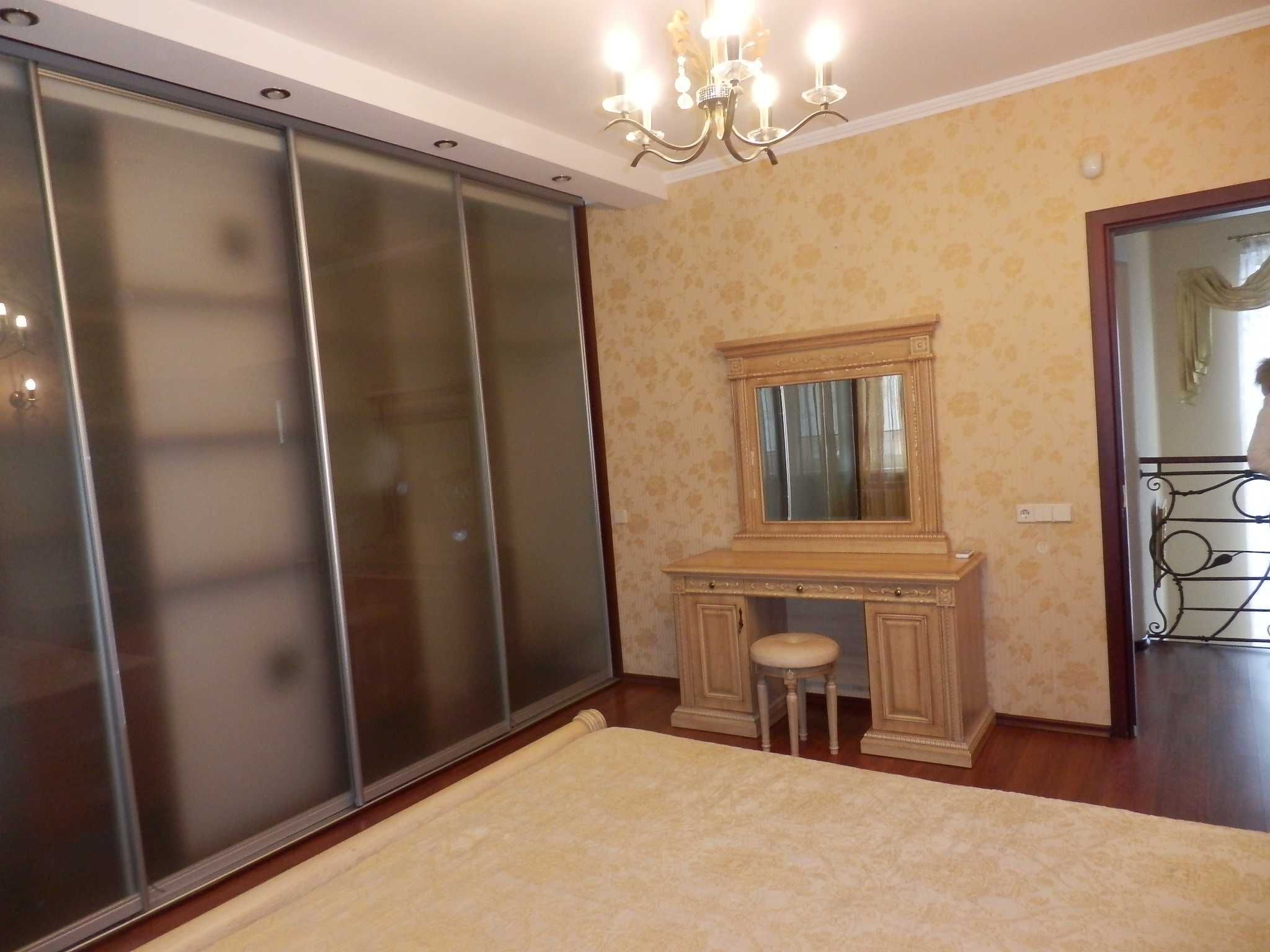 Аренда дома 300 м², Русановская наб.