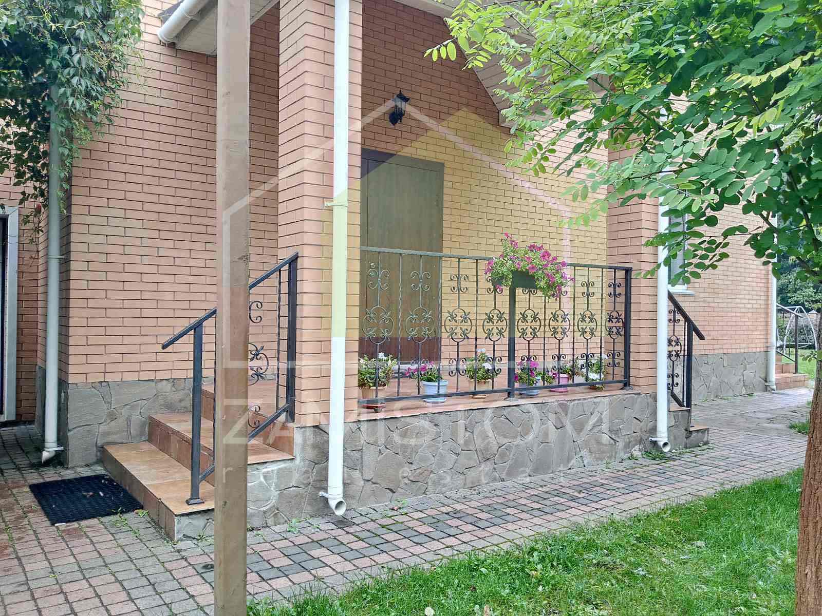 Продаж будинку 214 м²