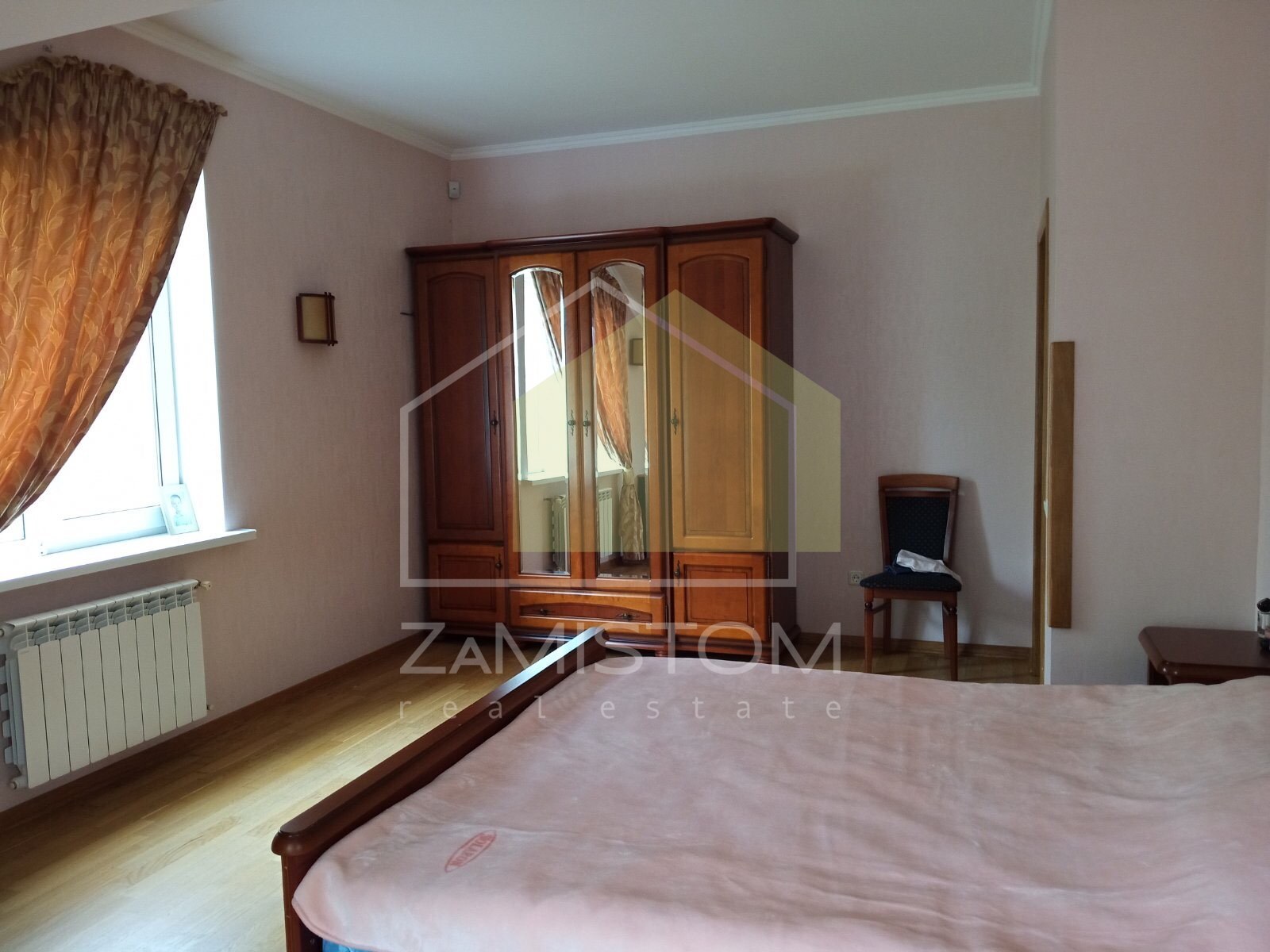 Продаж будинку 214 м²
