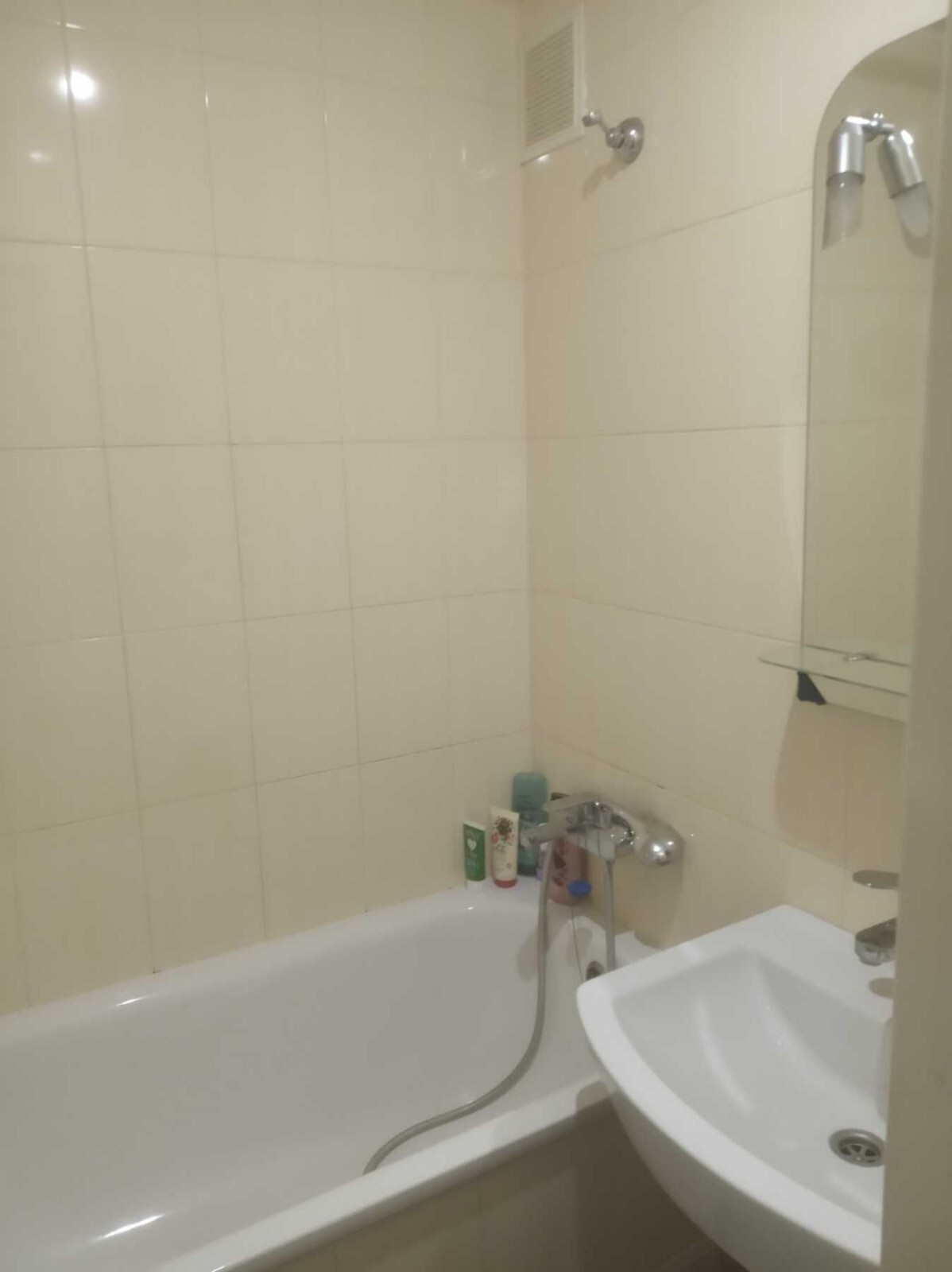 Оренда 3-кімнатної квартири 65 м², Космодромна вул.