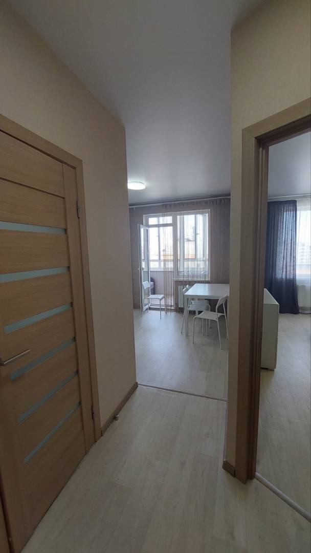 Продаж 1-кімнатної квартири 42 м², Массив Радужный вул.