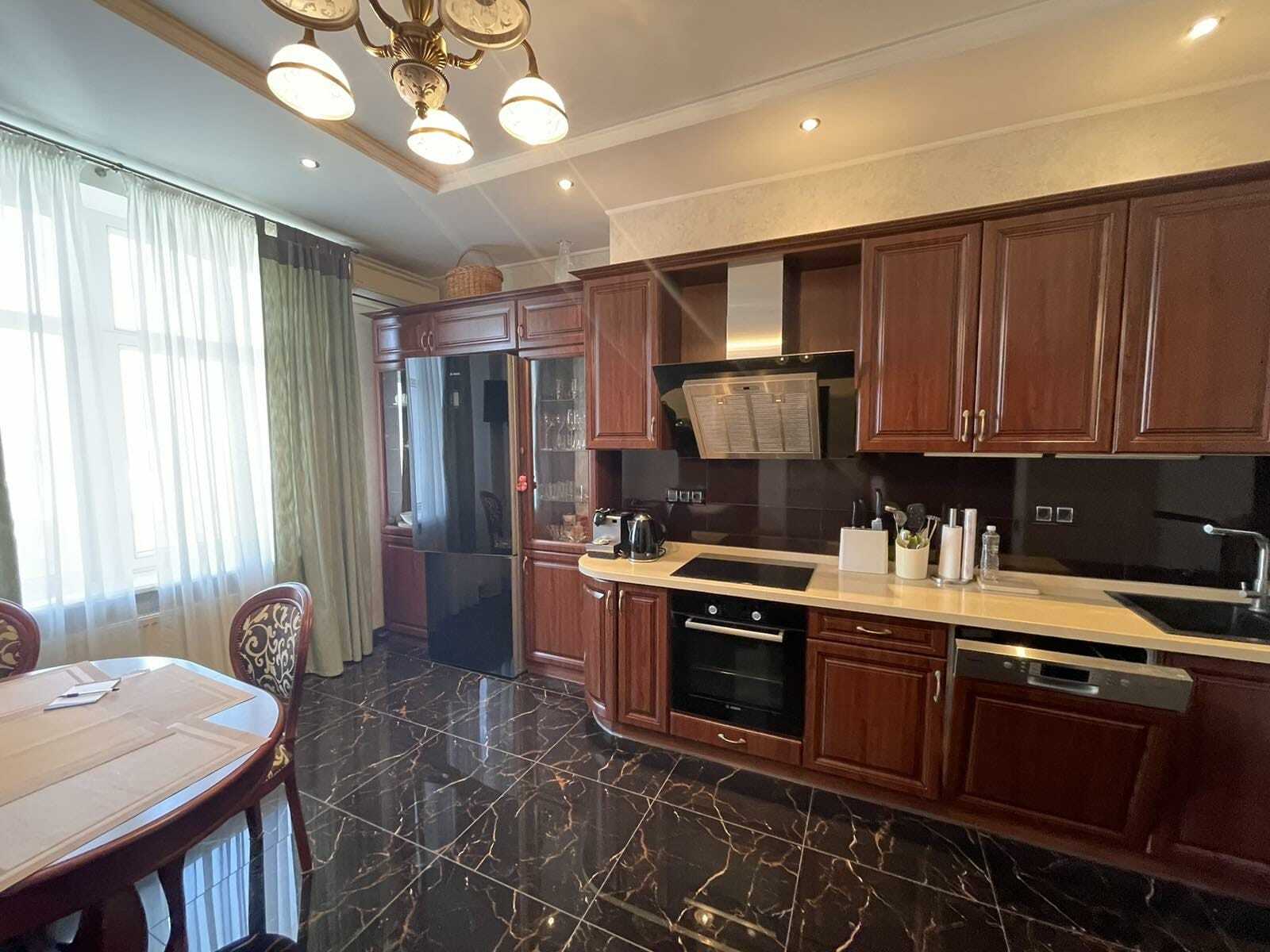 Аренда 3-комнатной квартиры 140 м², Мукачевский пер., 6