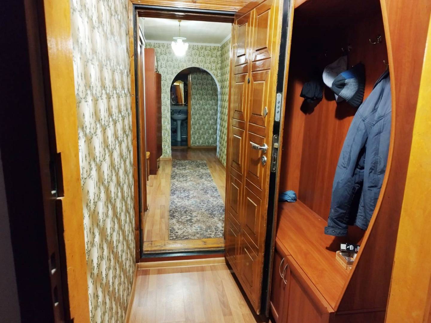 Продаж 4-кімнатної квартири 93 м², Махачкалинская вул.