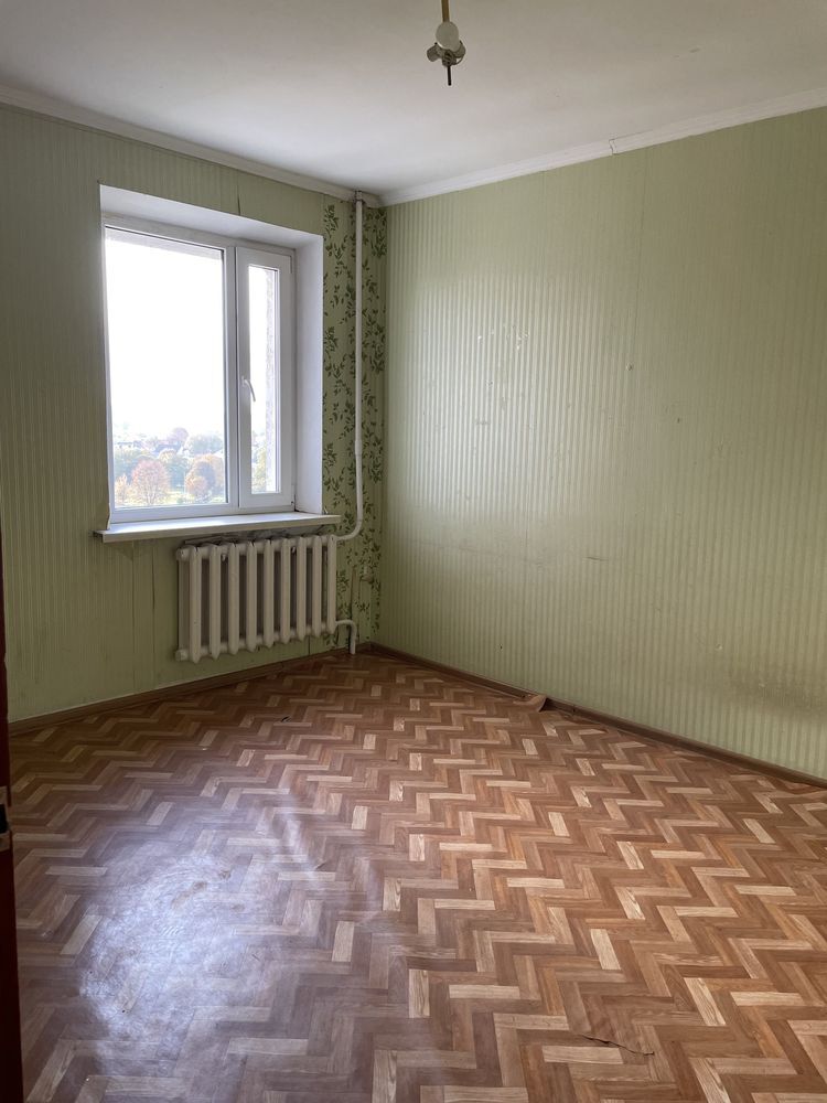 Продаж 4-кімнатної квартири 80 м², Курчатова вул.