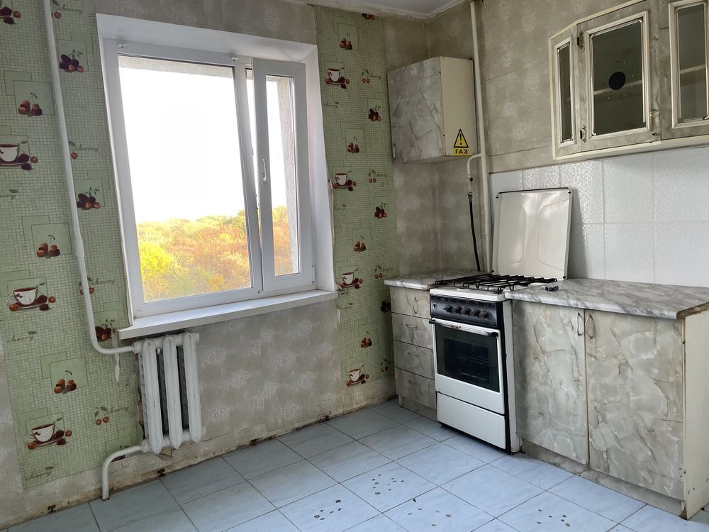 Продаж 4-кімнатної квартири 80 м², Курчатова вул.