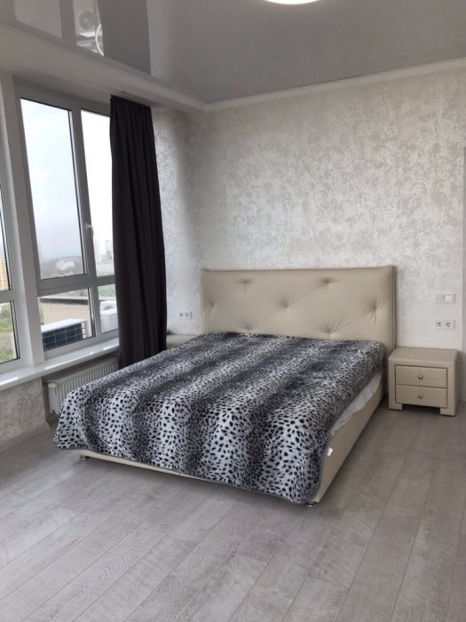 Оренда 3-кімнатної квартири 210 м², Шевченко просп., 33