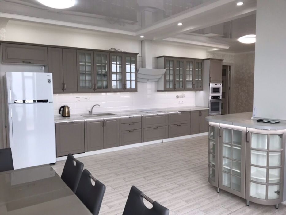 Оренда 3-кімнатної квартири 210 м², Шевченко просп., 33