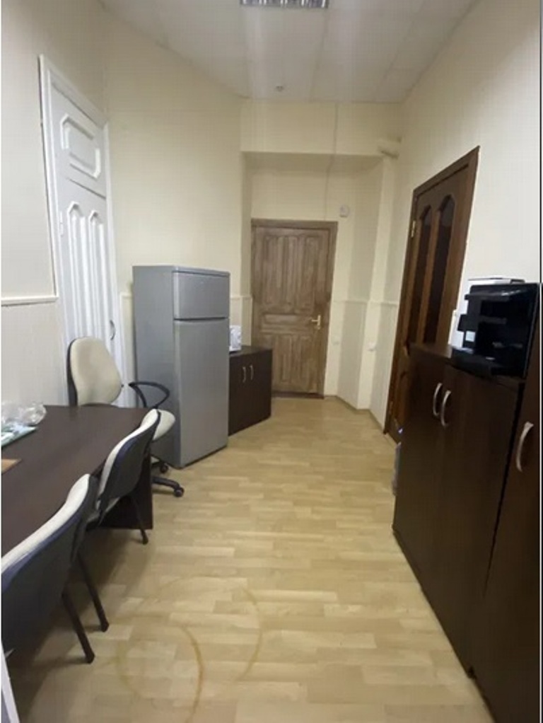Продаж салону побутових послуг 78 м², Старокозацька вул.