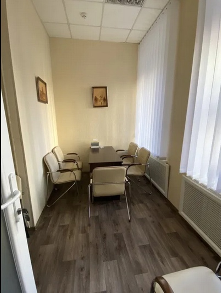 Продаж салону побутових послуг 78 м², Старокозацька вул.