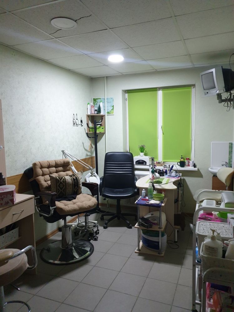 Продаж салону краси 63 м², Набережна Перемоги вул., 78
