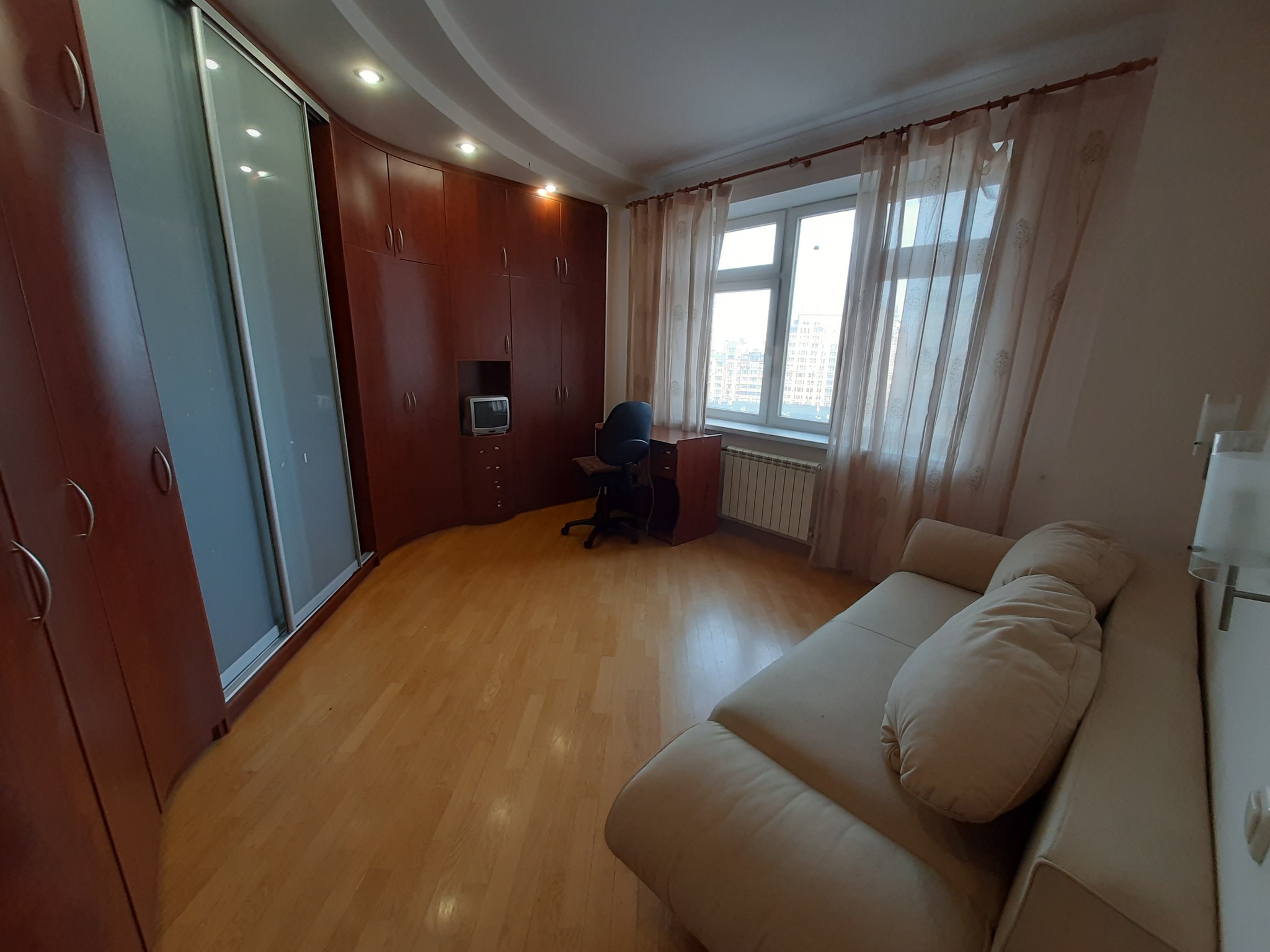 Аренда 4-комнатной квартиры 180 м², Лескова ул., 1А