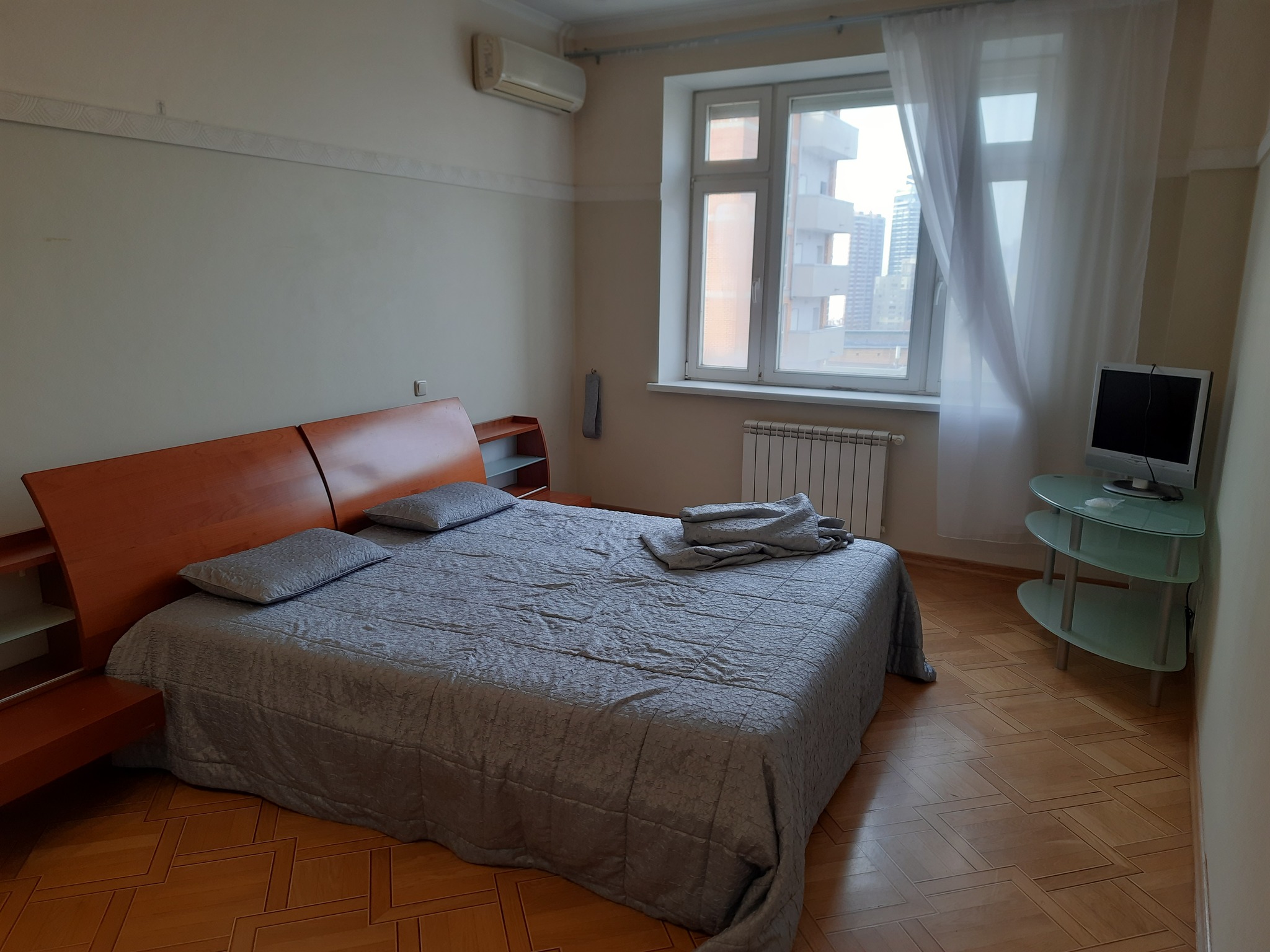Оренда 4-кімнатної квартири 180 м², Лєскова вул., 1А